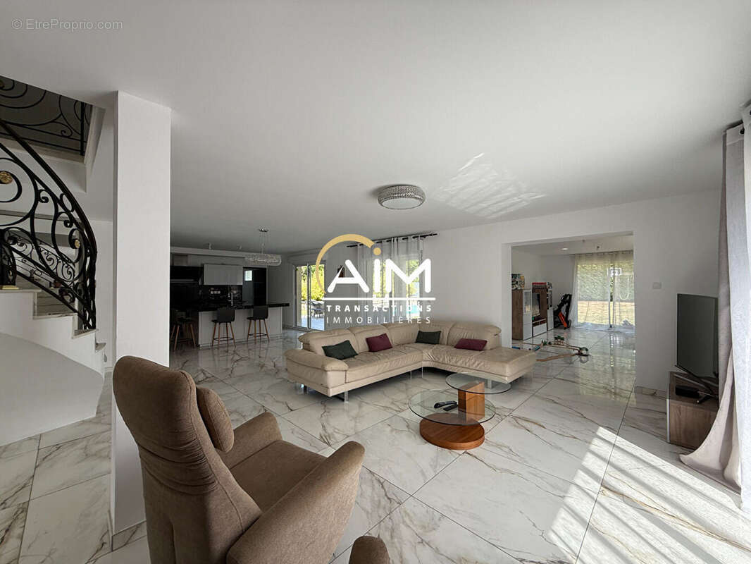 Maison à SAINT-CYR-SUR-LOIRE