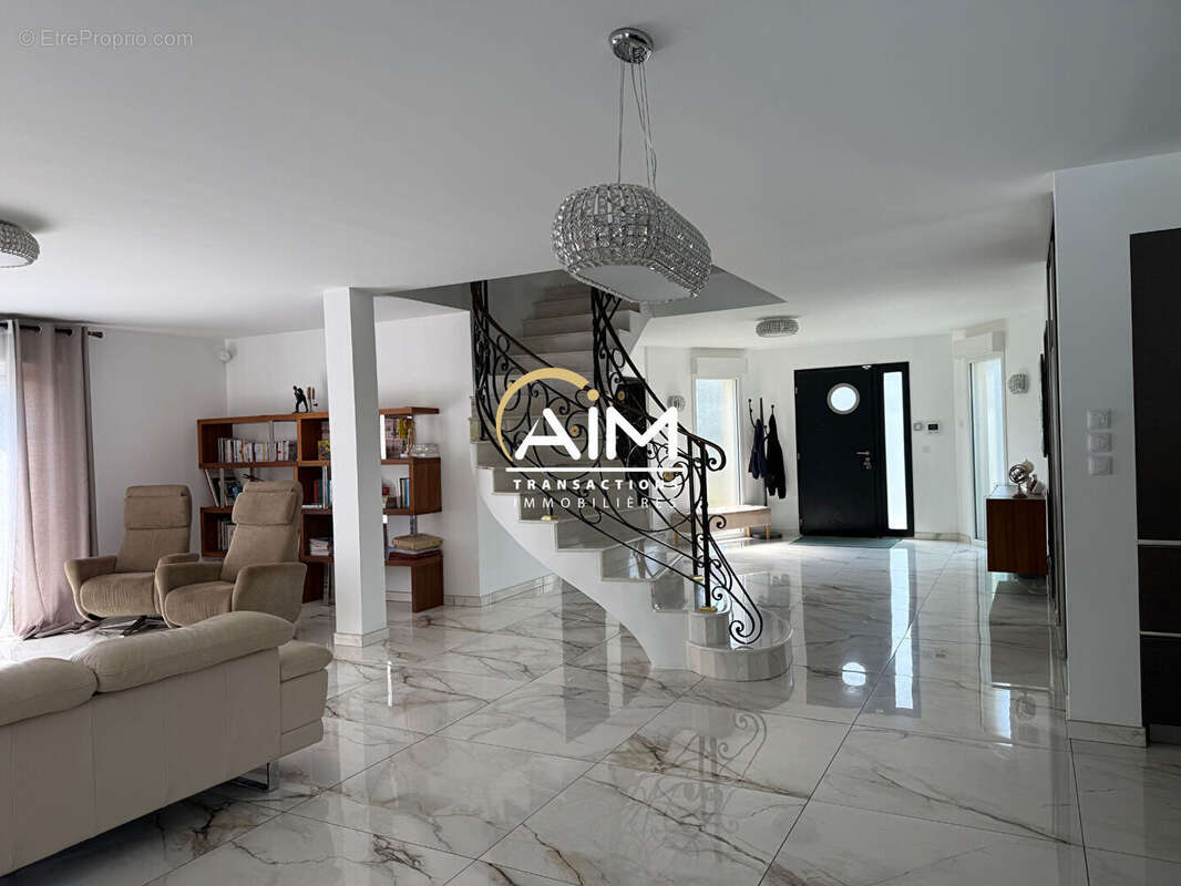 Maison à SAINT-CYR-SUR-LOIRE