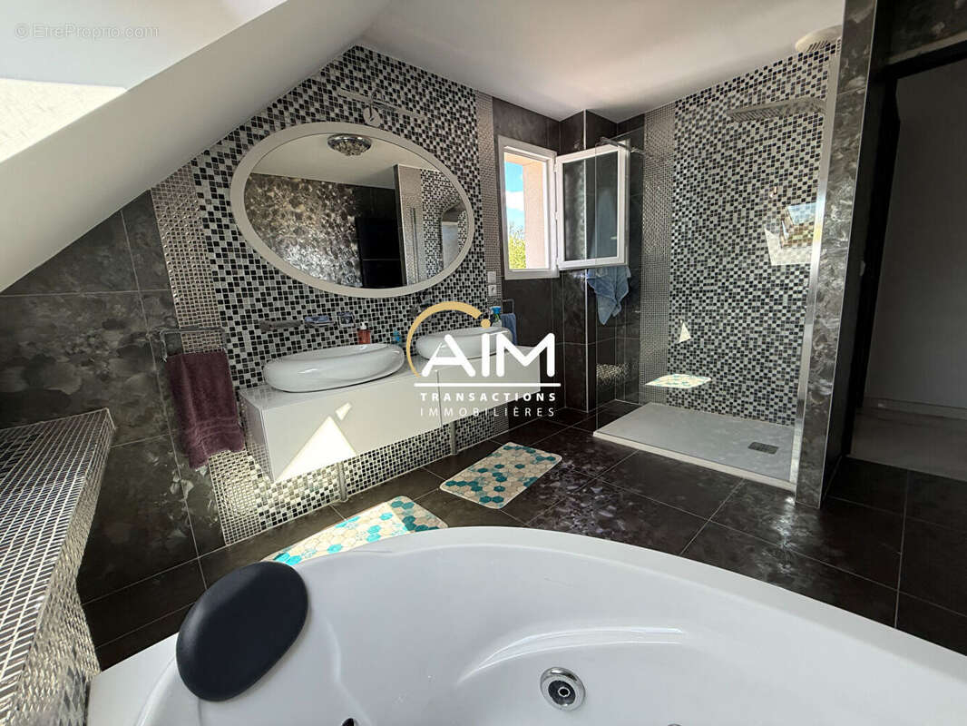 Maison à SAINT-CYR-SUR-LOIRE