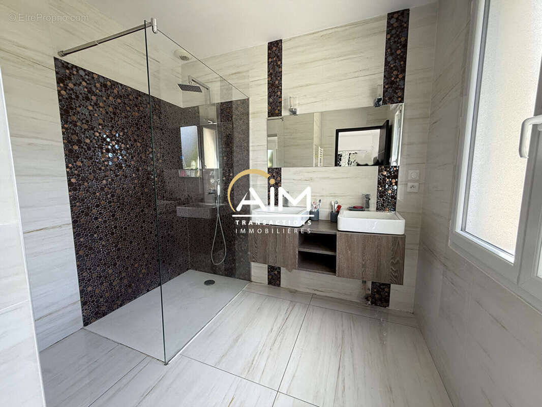 Maison à SAINT-CYR-SUR-LOIRE