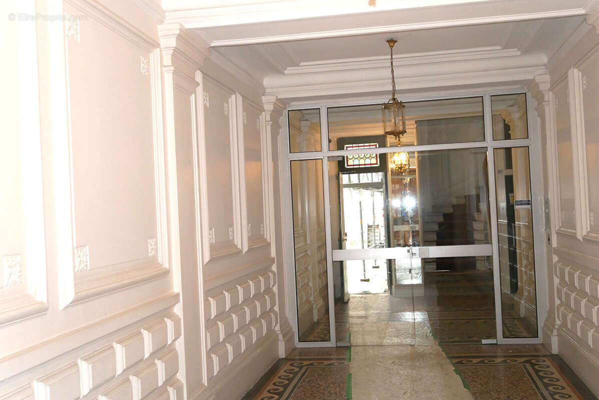 Commerce à PARIS-16E