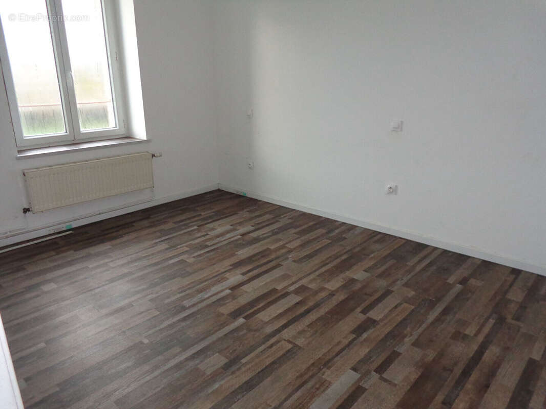 Appartement à MIRECOURT