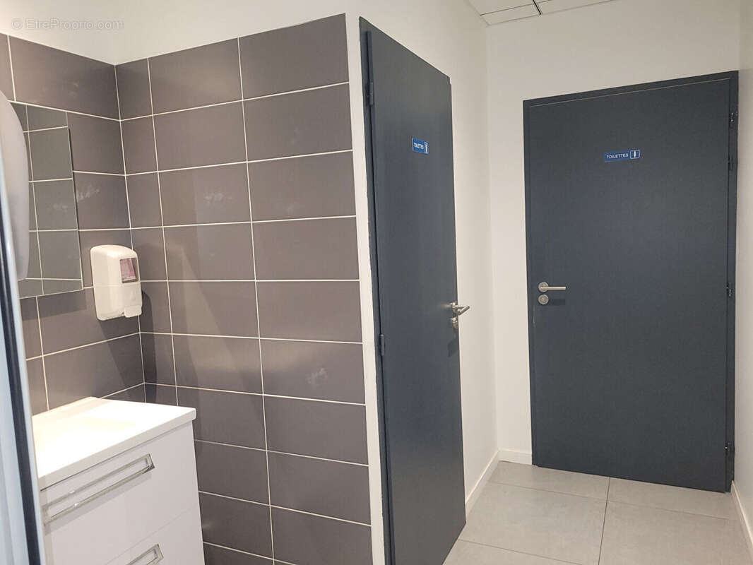 Commerce à REMOUILLE