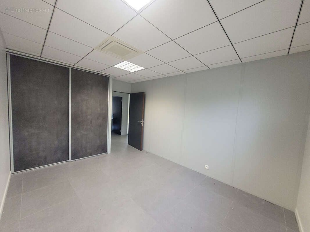 Commerce à REMOUILLE