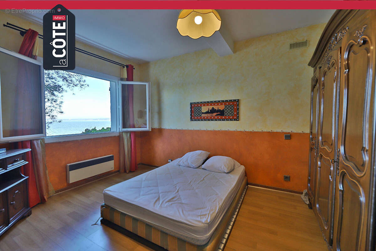 Maison à SAINT-MITRE-LES-REMPARTS