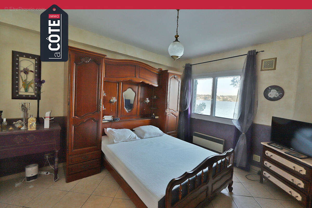 Maison à SAINT-MITRE-LES-REMPARTS