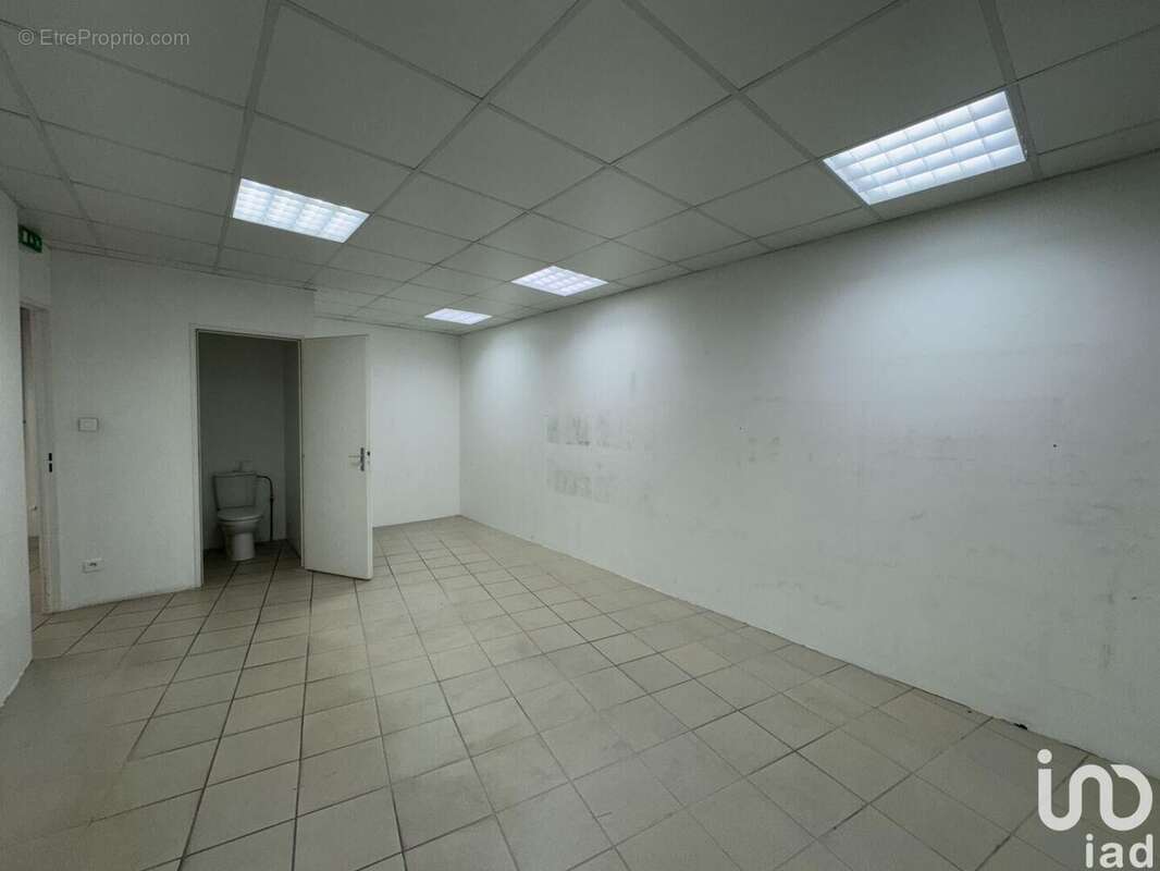 Photo 5 - Commerce à ETIVAL-CLAIREFONTAINE