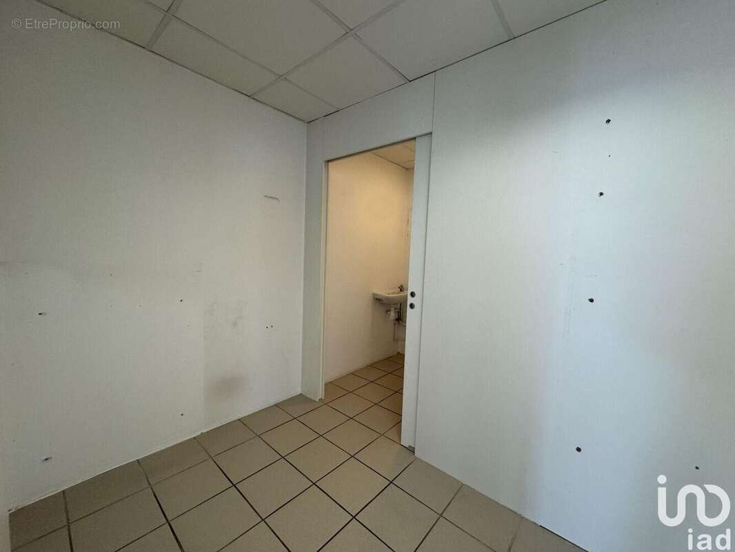 Photo 8 - Commerce à ETIVAL-CLAIREFONTAINE