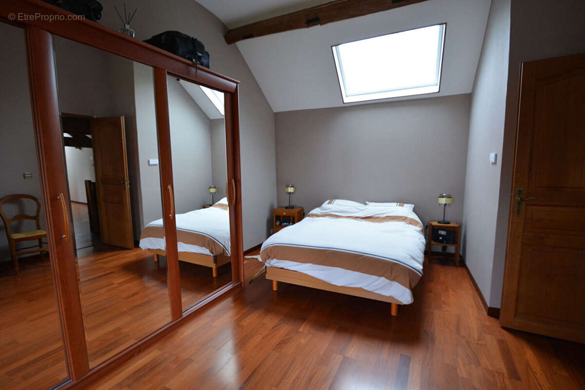 Maison à COURCELLES