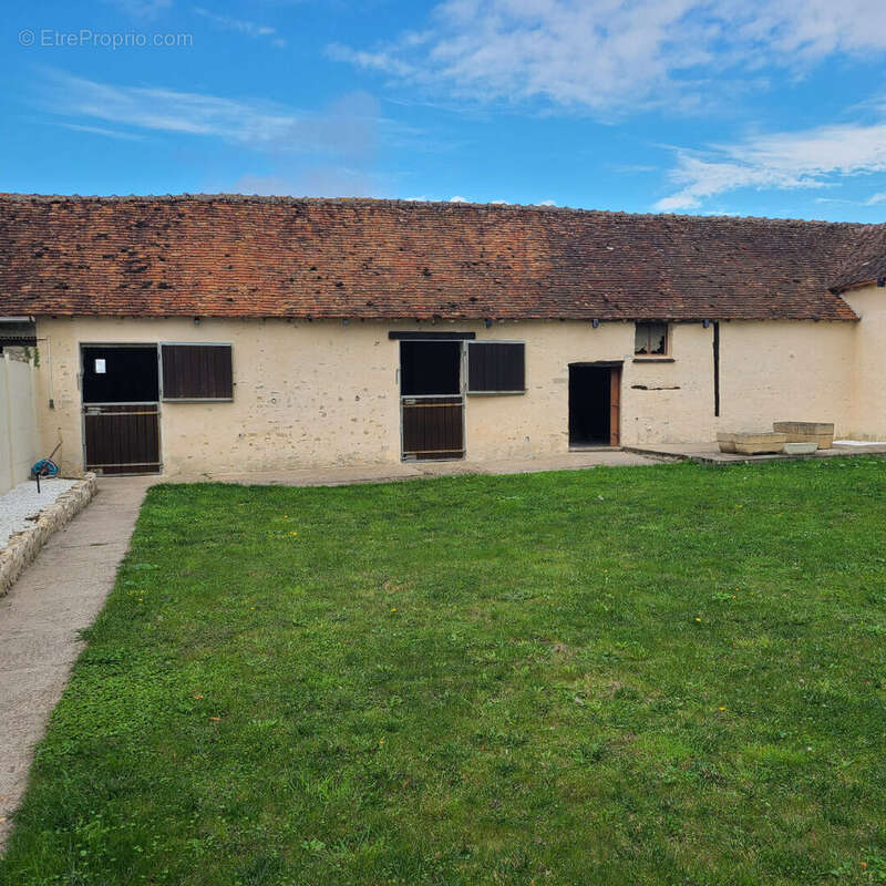 Maison à COURCELLES