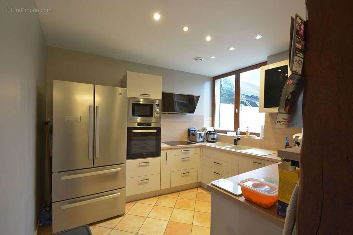 Maison à COURCELLES