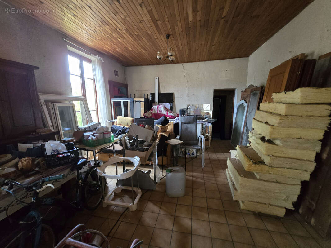 Maison à CREUZIER-LE-NEUF