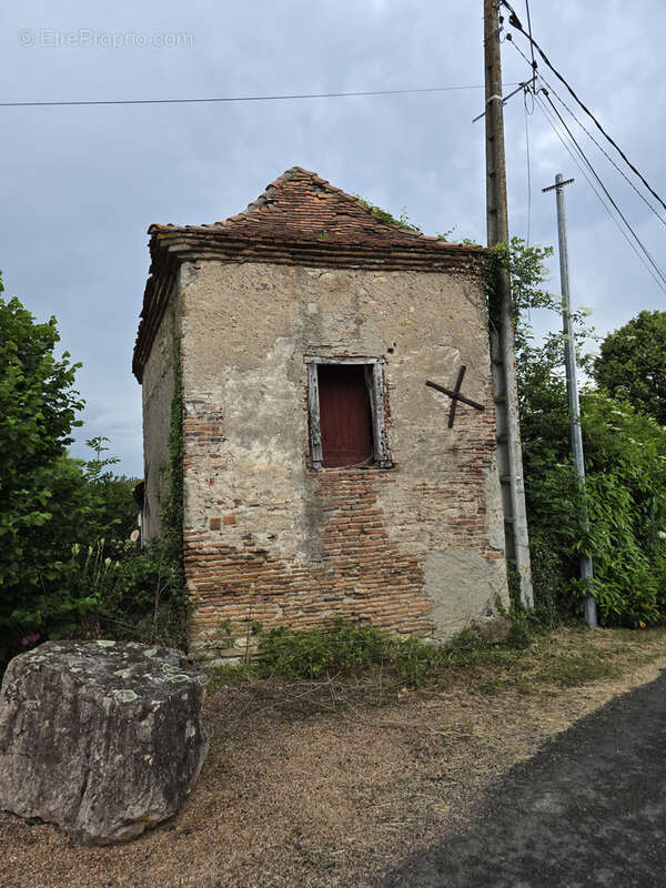 Maison à CREUZIER-LE-NEUF