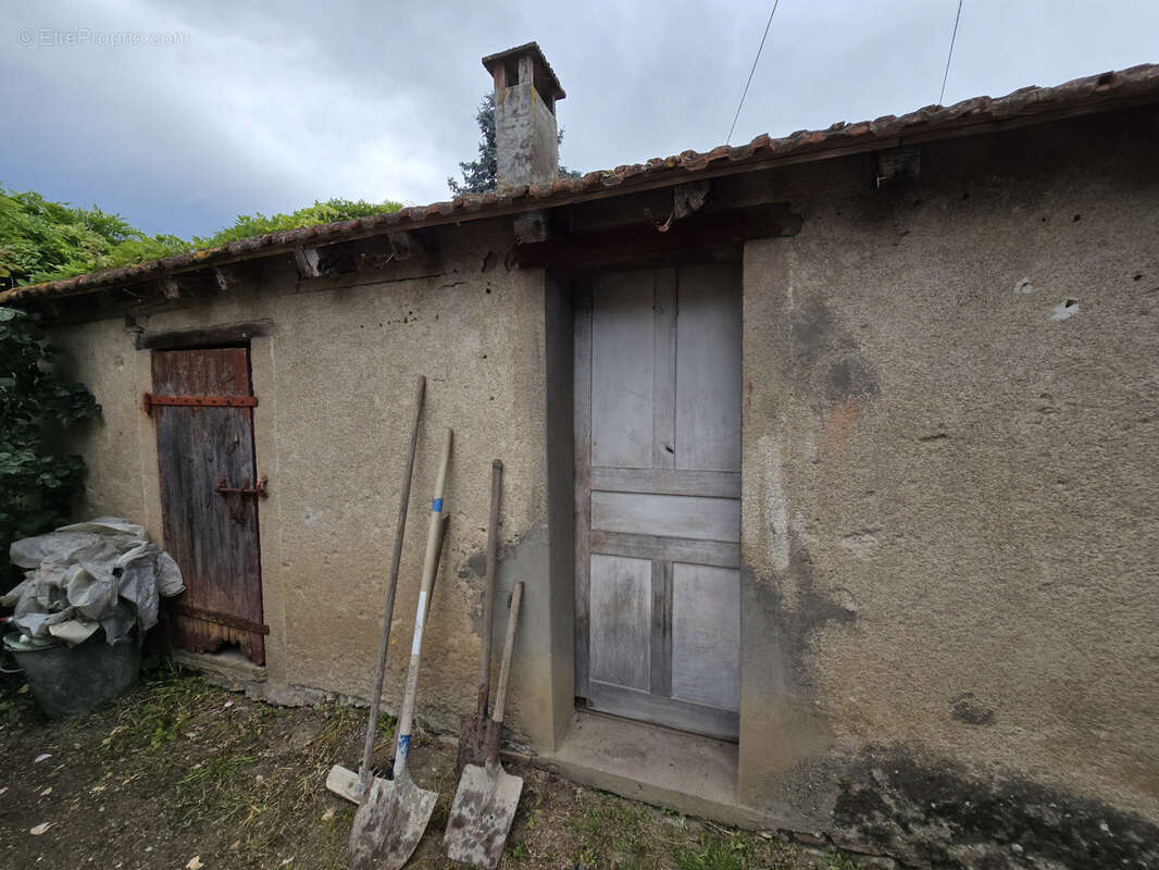 Maison à CREUZIER-LE-NEUF