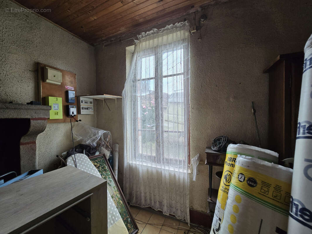 Maison à CREUZIER-LE-NEUF