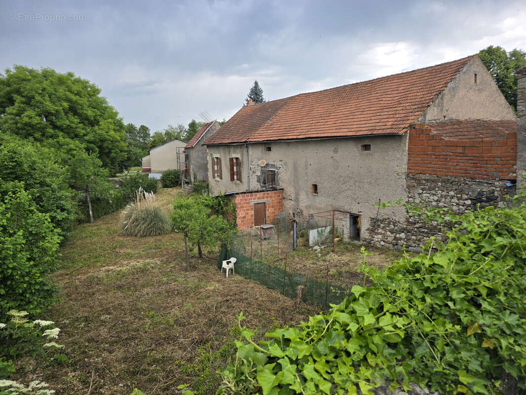 Maison à CREUZIER-LE-NEUF