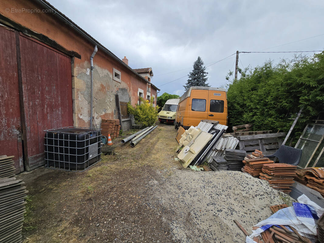 Maison à CREUZIER-LE-NEUF