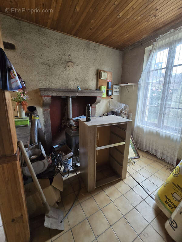 Maison à CREUZIER-LE-NEUF