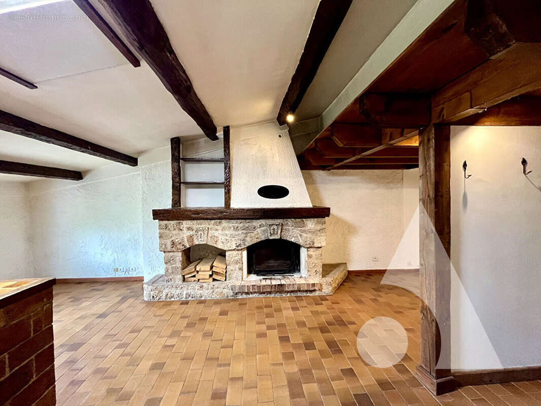 Appartement à COTIGNAC