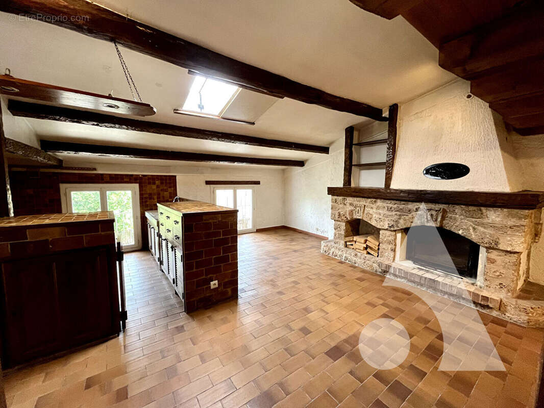 Appartement à COTIGNAC