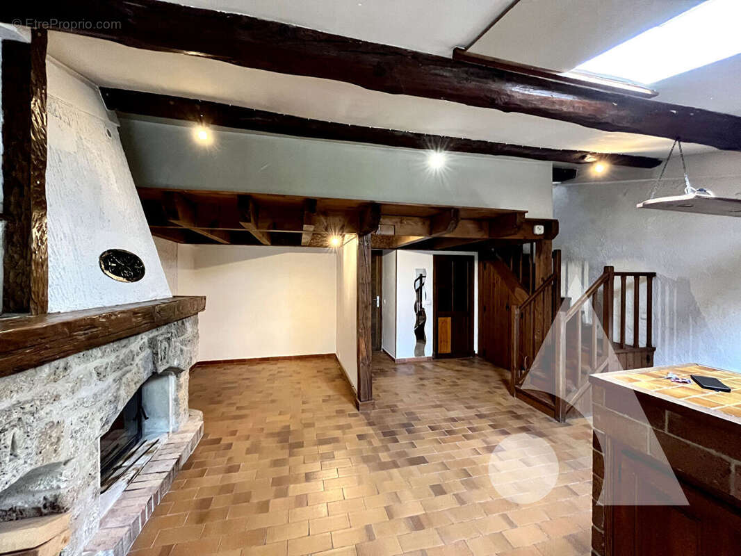 Appartement à COTIGNAC