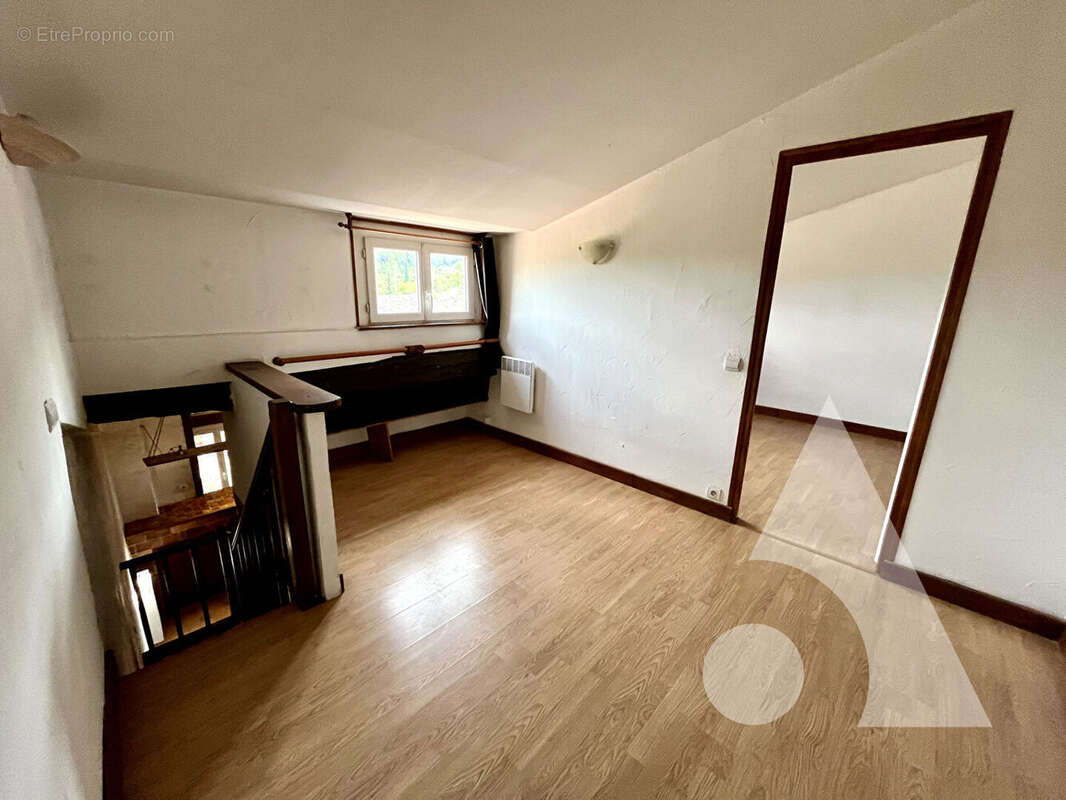 Appartement à COTIGNAC