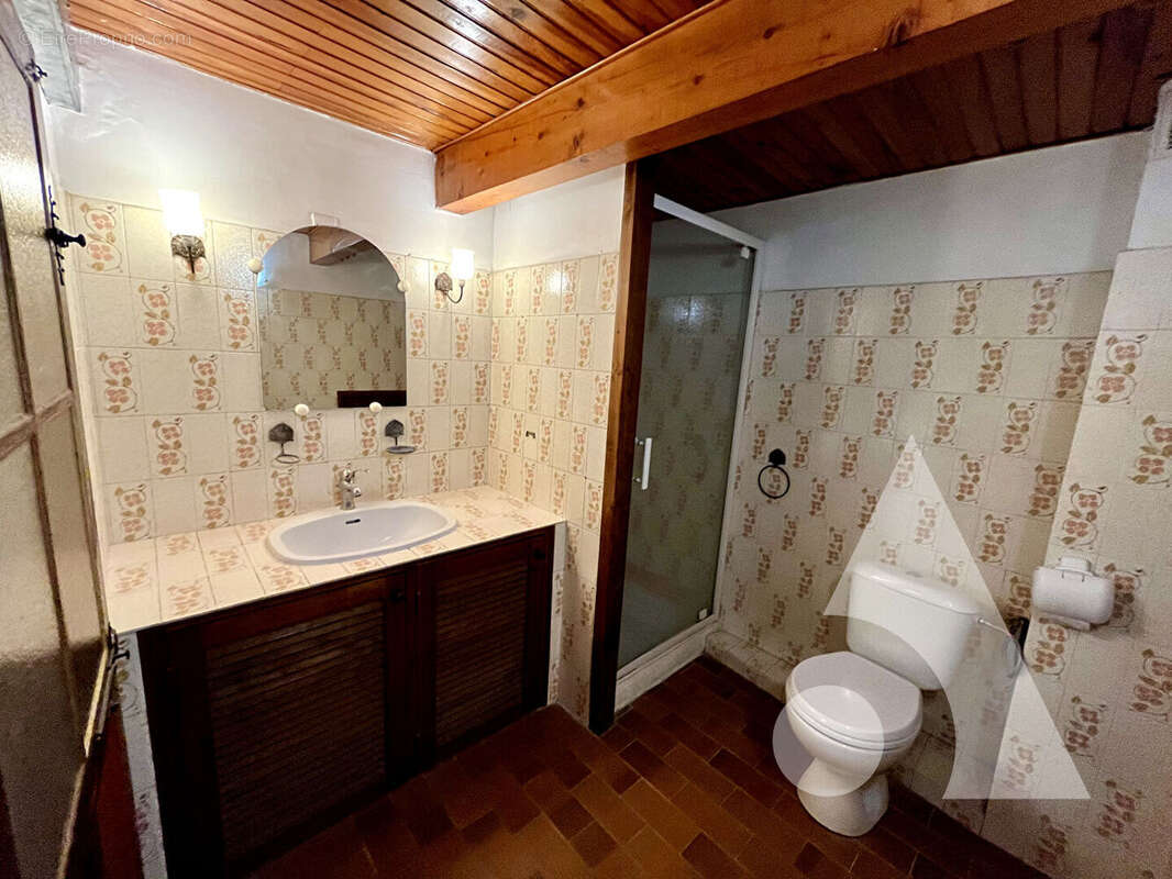 Appartement à COTIGNAC