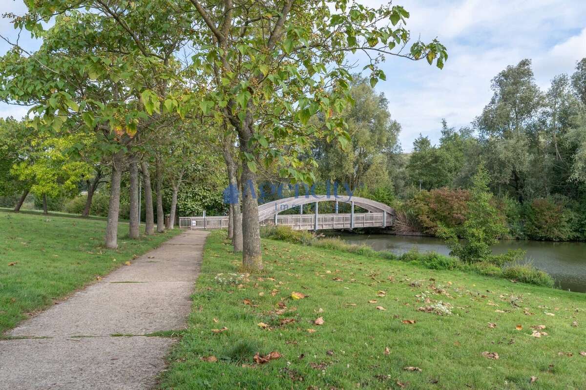 Appartement à LOGNES