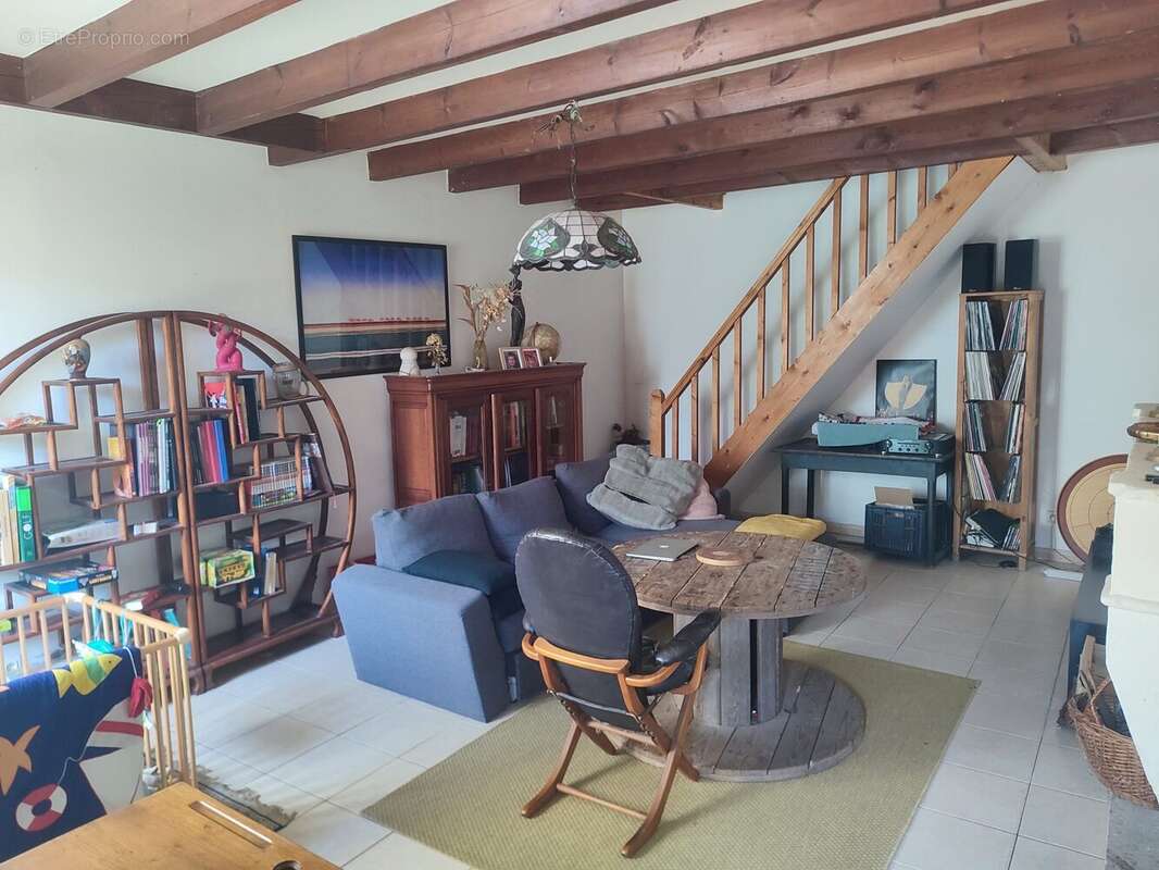 Maison à NIEUL-LE-VIROUIL