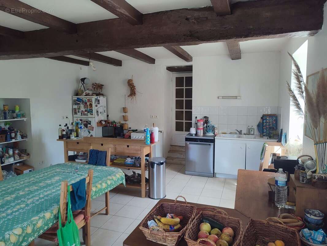 Maison à NIEUL-LE-VIROUIL