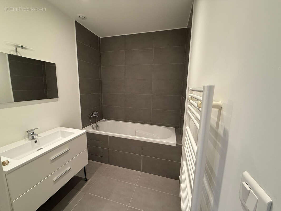 Appartement à LA COLLE-SUR-LOUP