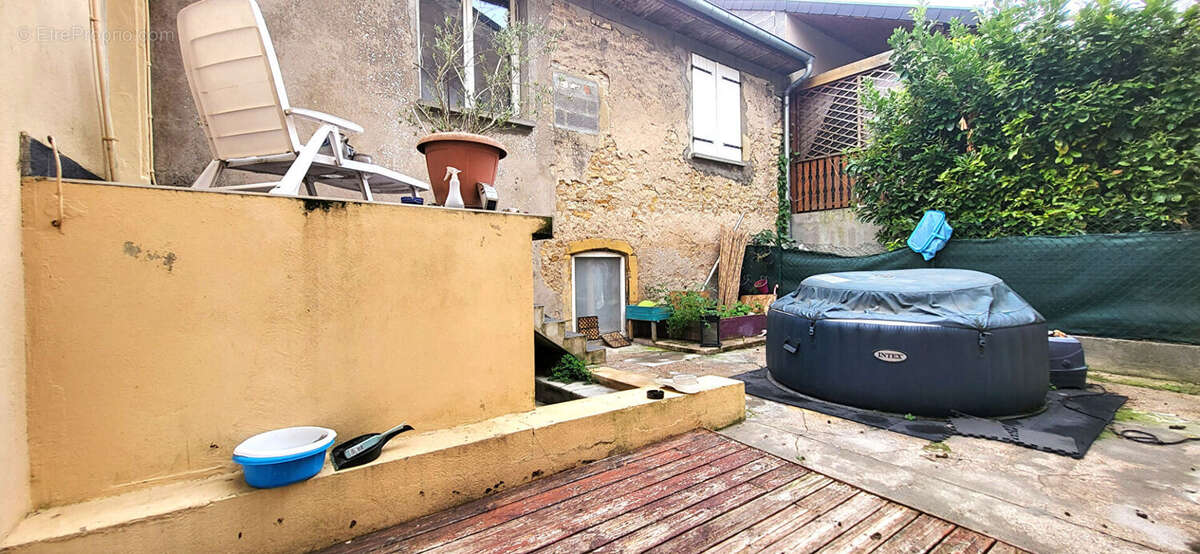 Appartement à ARS-SUR-MOSELLE