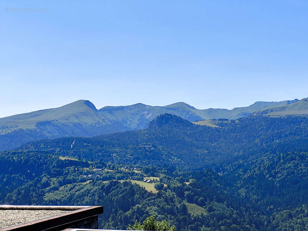 Appartement à MURAT-LE-QUAIRE