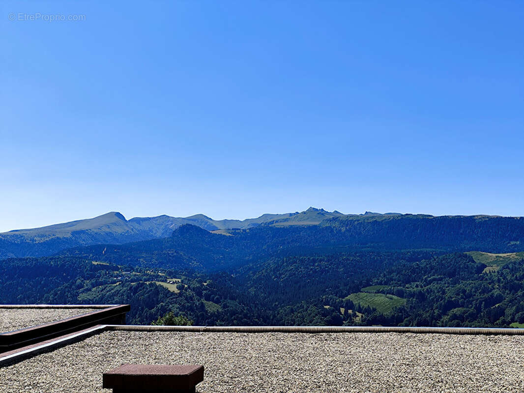 Appartement à MURAT-LE-QUAIRE