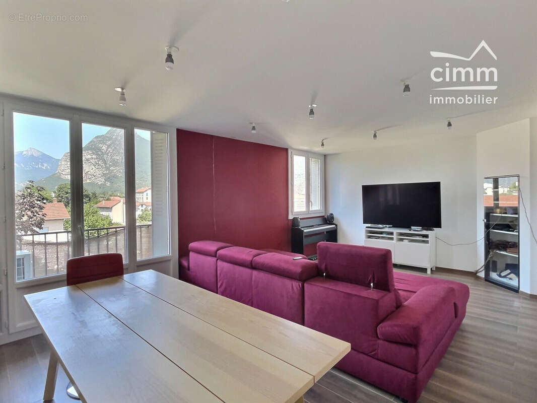 Appartement à FONTAINE