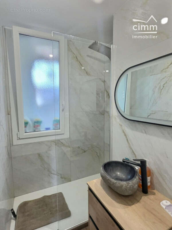 Appartement à FONTAINE