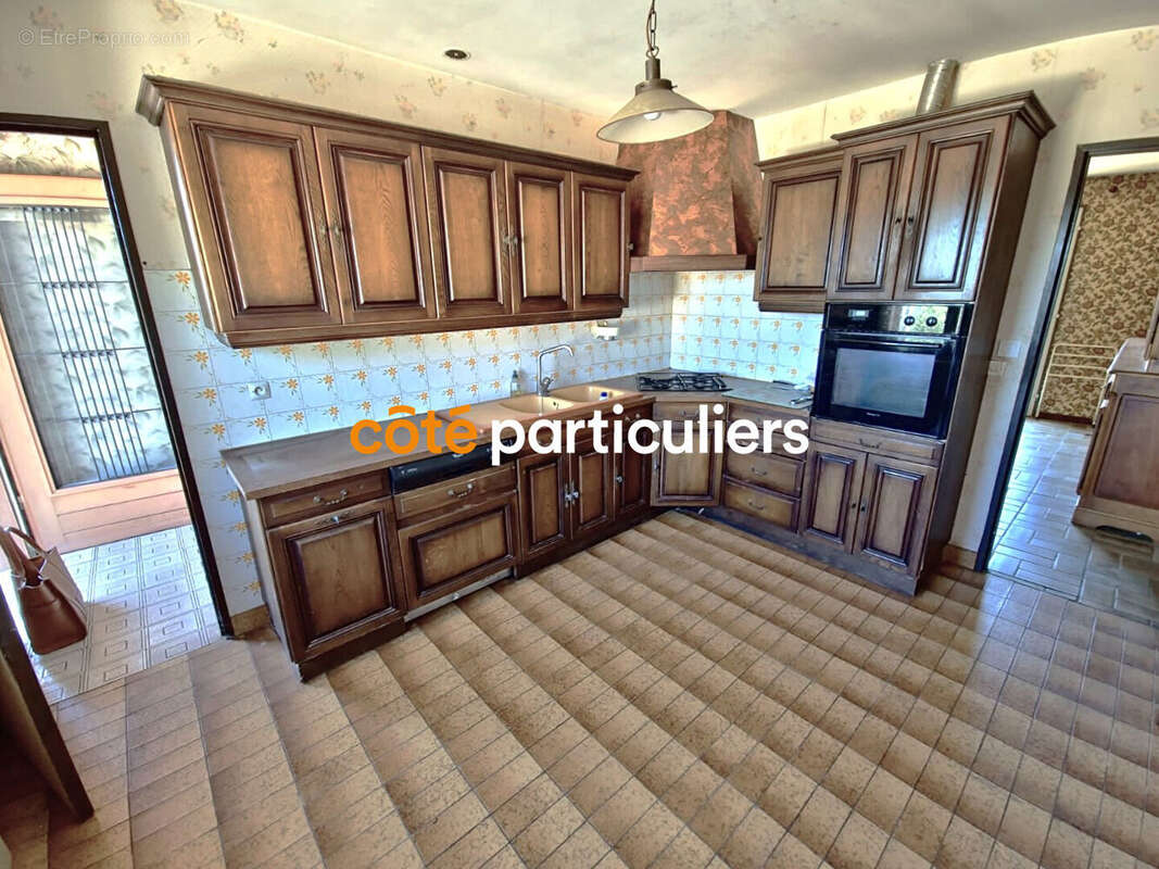 Maison à LUC-LA-PRIMAUBE