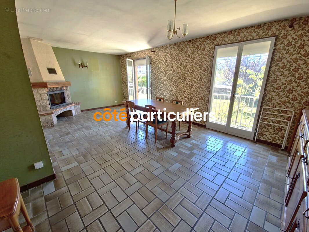 Maison à LUC-LA-PRIMAUBE