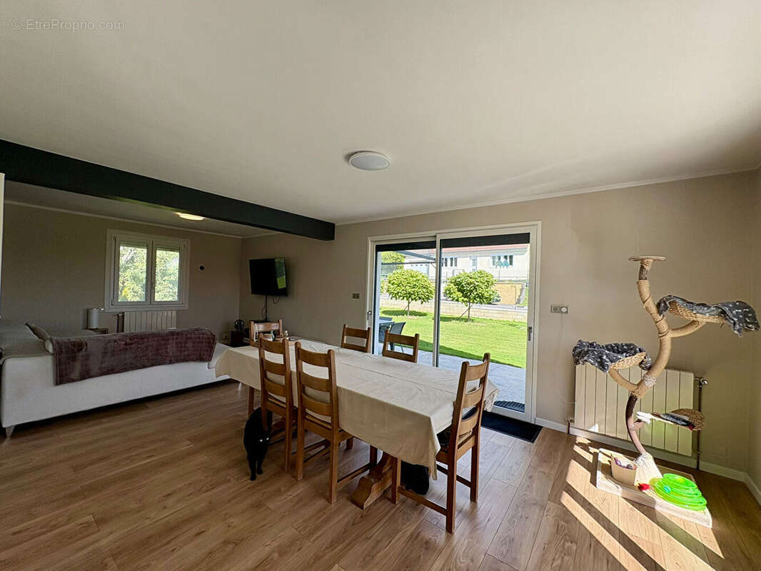 Maison à CHAMOUILLE