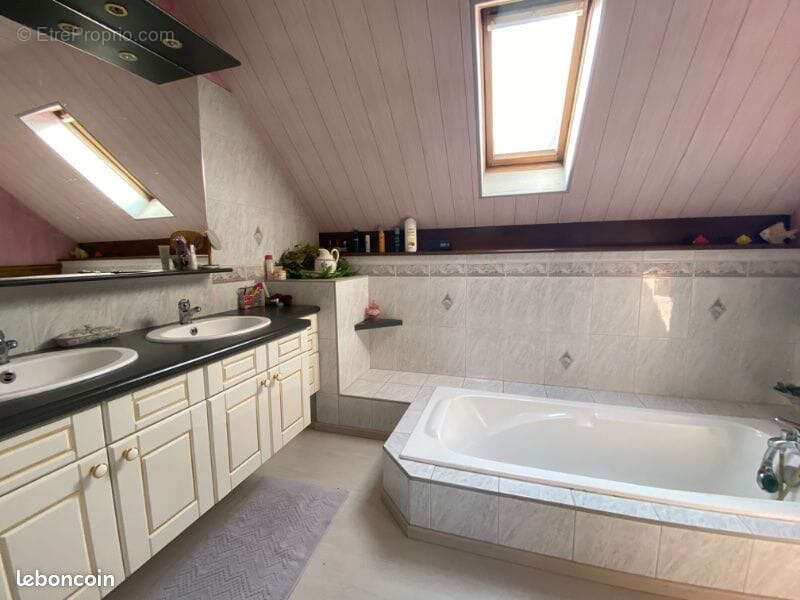 Maison à ARCONNAY