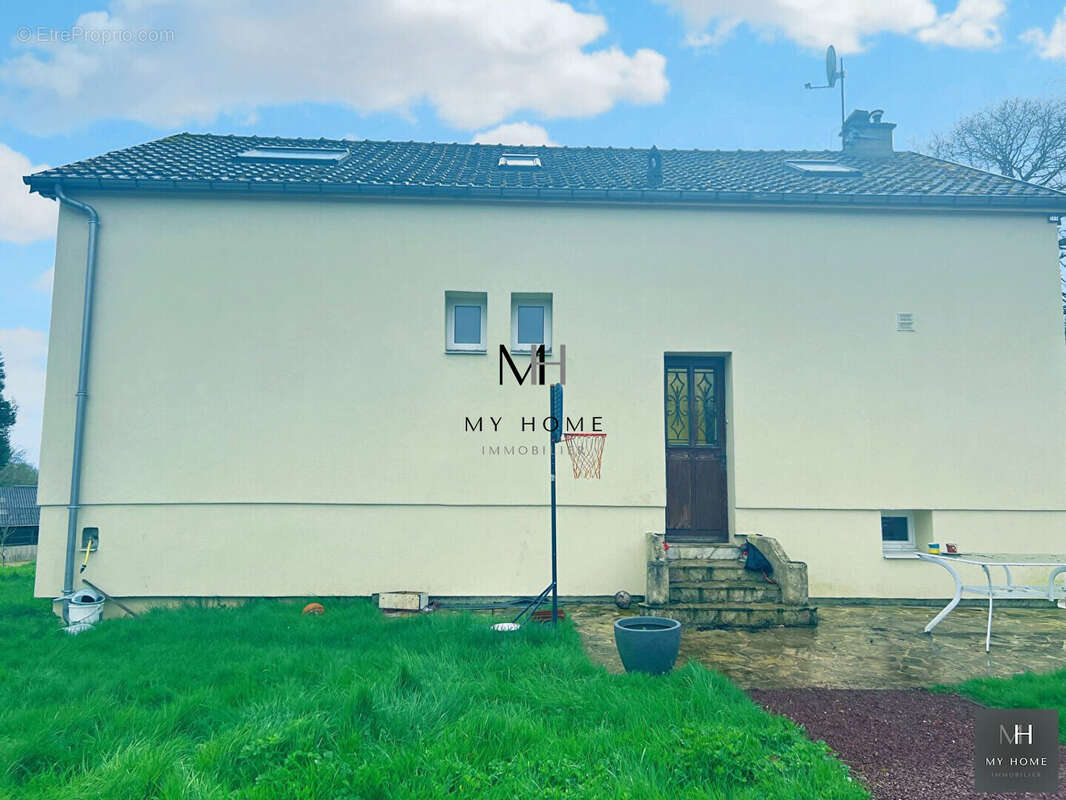 Maison à FERRIERES-LA-VERRERIE