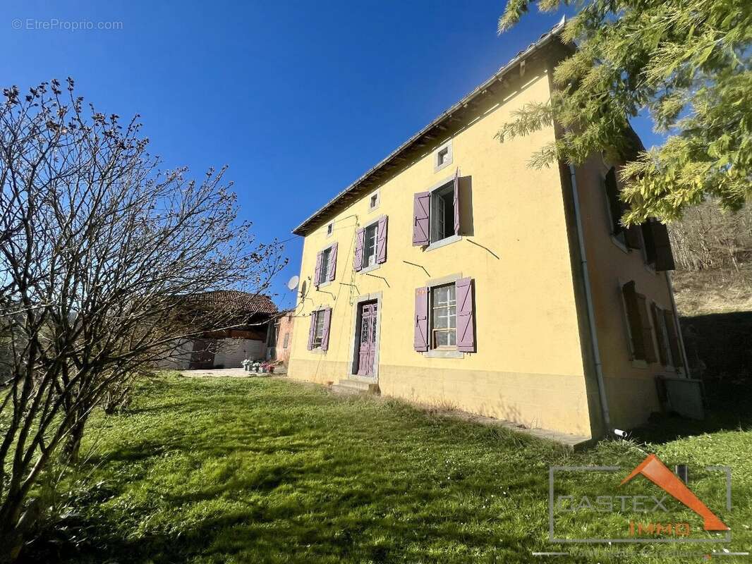 Maison à PRAT-BONREPAUX