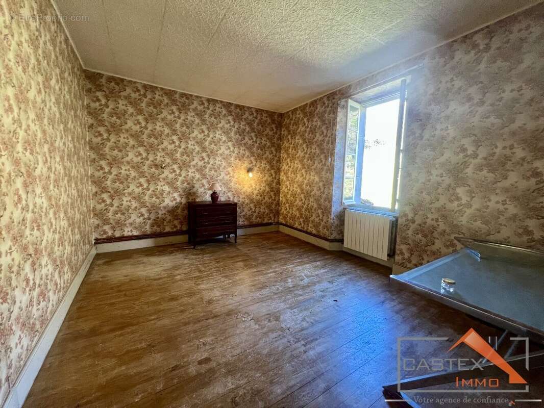 Maison à PRAT-BONREPAUX