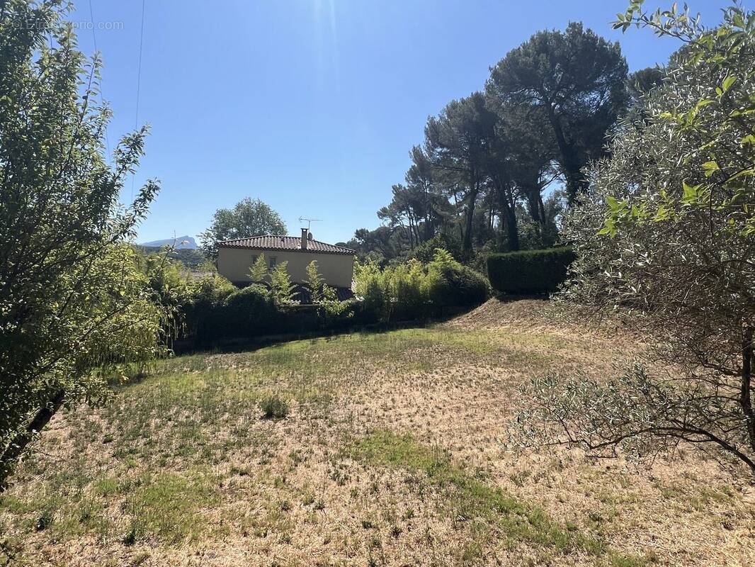 Terrain à AIX-EN-PROVENCE