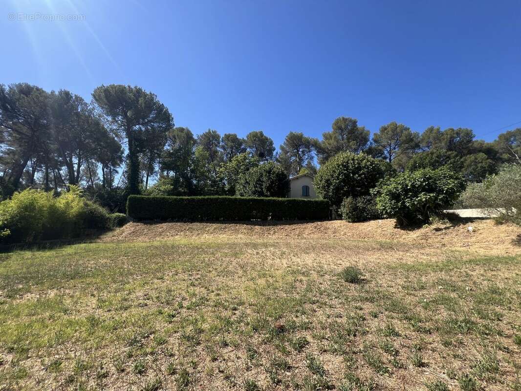 Terrain à AIX-EN-PROVENCE