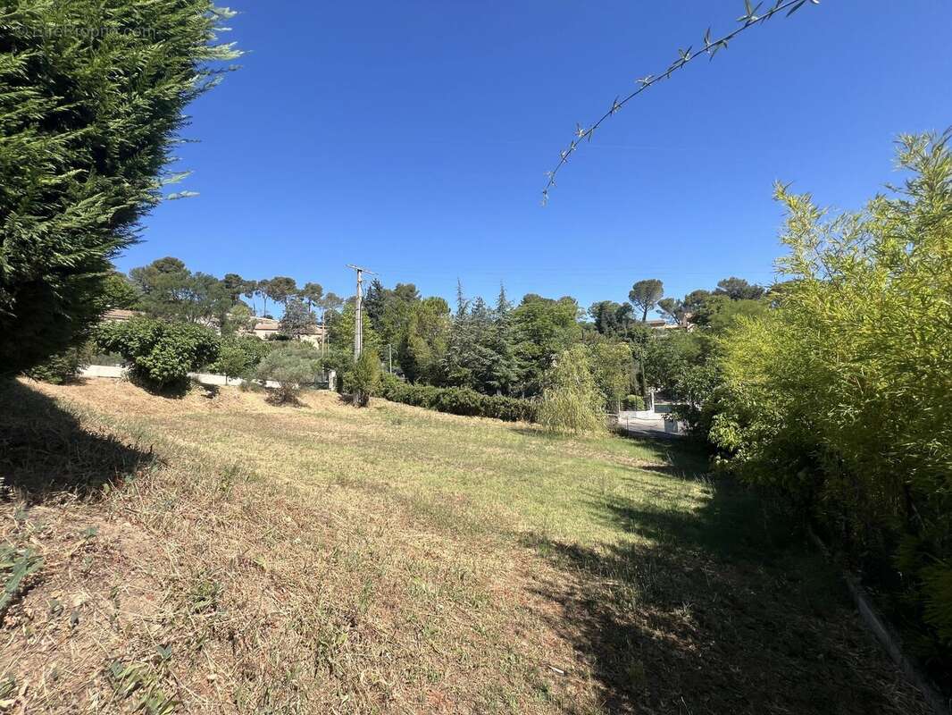 Terrain à AIX-EN-PROVENCE