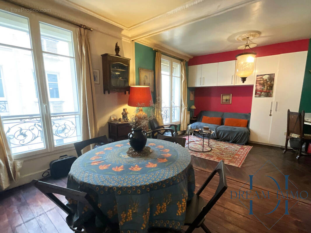 Appartement à PARIS-18E