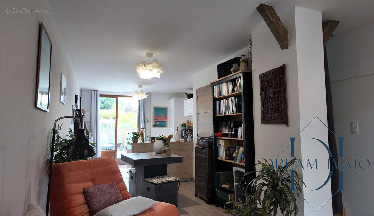 Appartement à POUILLON