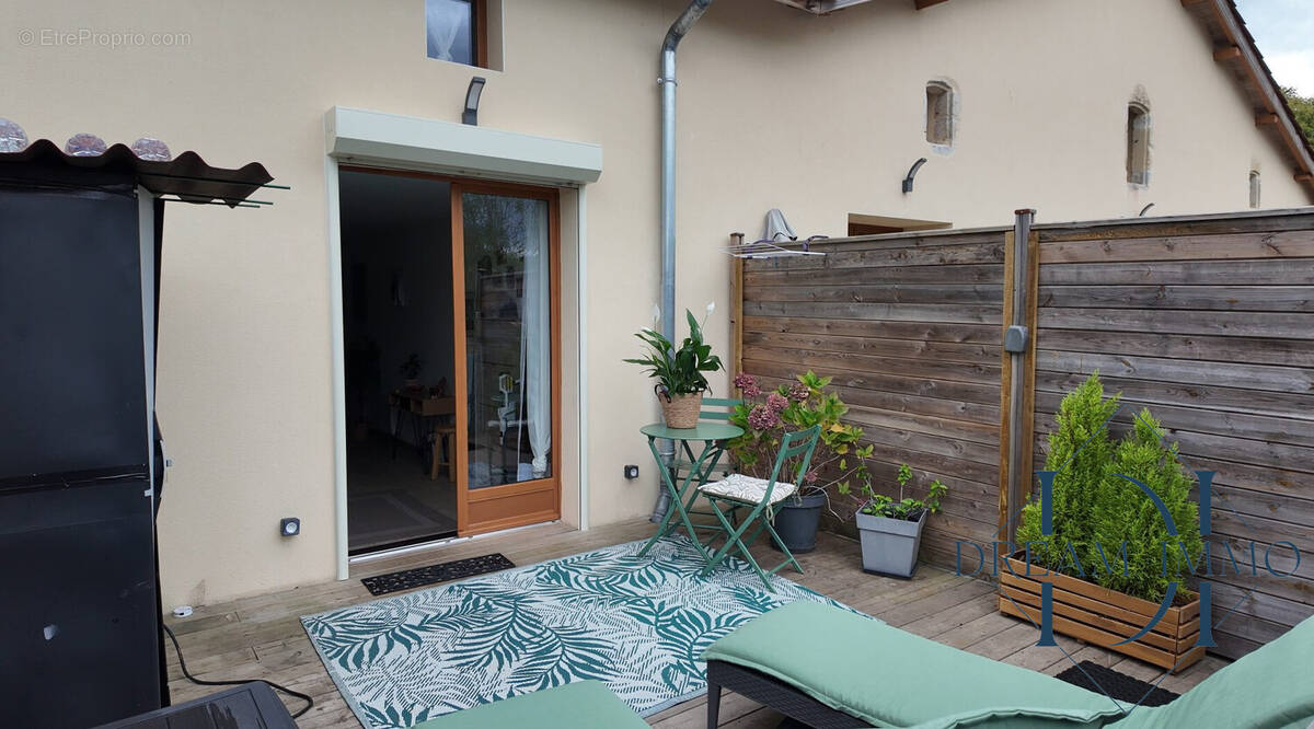 Appartement à POUILLON