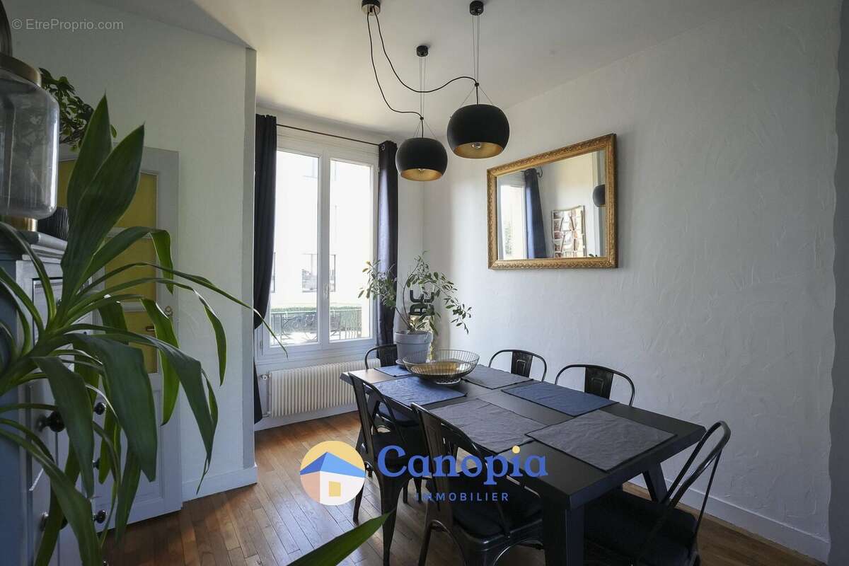 Maison à L'HAY-LES-ROSES